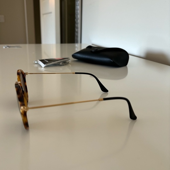 Ray Ban Round Fleck Sunglasses - Picture 6 of 6
